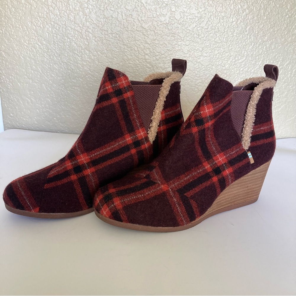 Toms Kelsey Women's Pump Wool Plaid Red Brown Wedge Bootie Size 9.5 Fall Festive